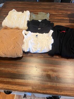 Mixed Women’s Sweater Bundle — White, Cream, Black, Tan medium/large